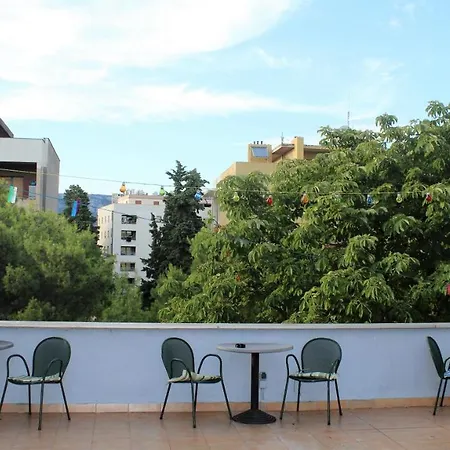Quasimodo Hostel *